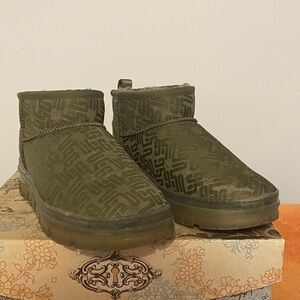 UGG Olive Green Short Shearling Boots, nice shape